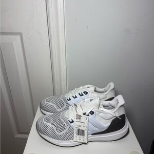 adidas Originals Men's White and Black Knit Sneakers/
